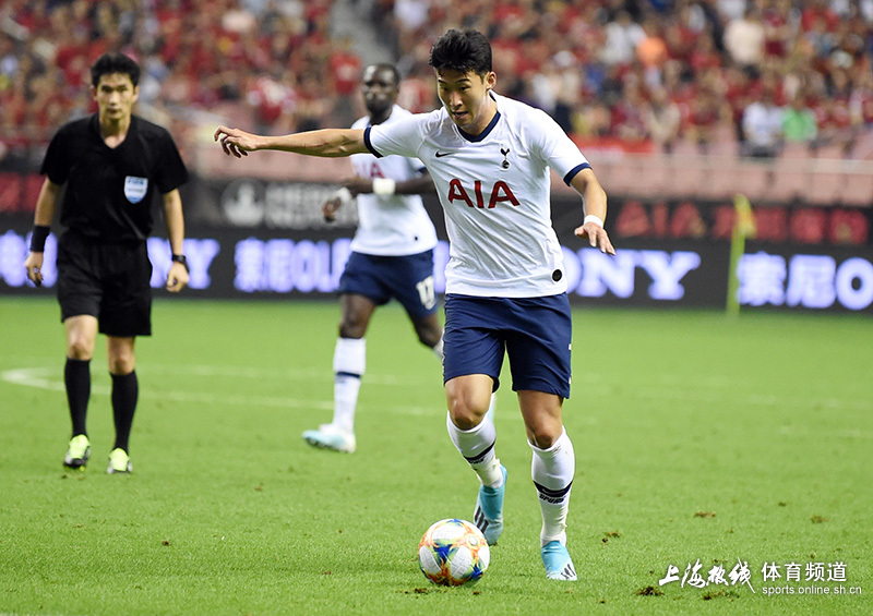 开云体育-埃因霍温训练开放日，赛前篮板制胜引欢呼，中超在即，年轻球员得到机会(埃因霍温vs埃门比分)